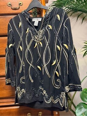 💕 3 for $25 sale Lauren Michelle Black Tunic with Gold Leaf Embroidery